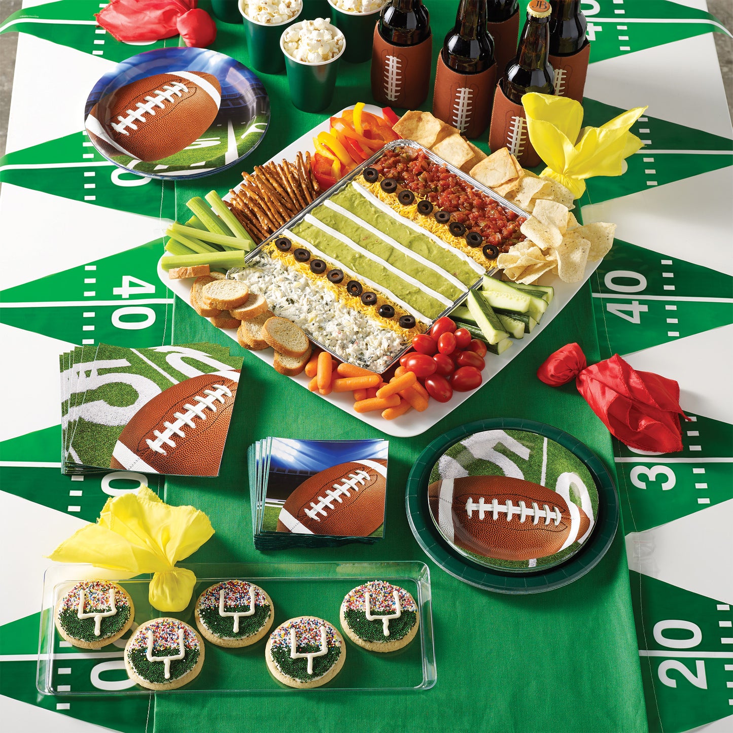 Football Party Dinner Plates 96 ct