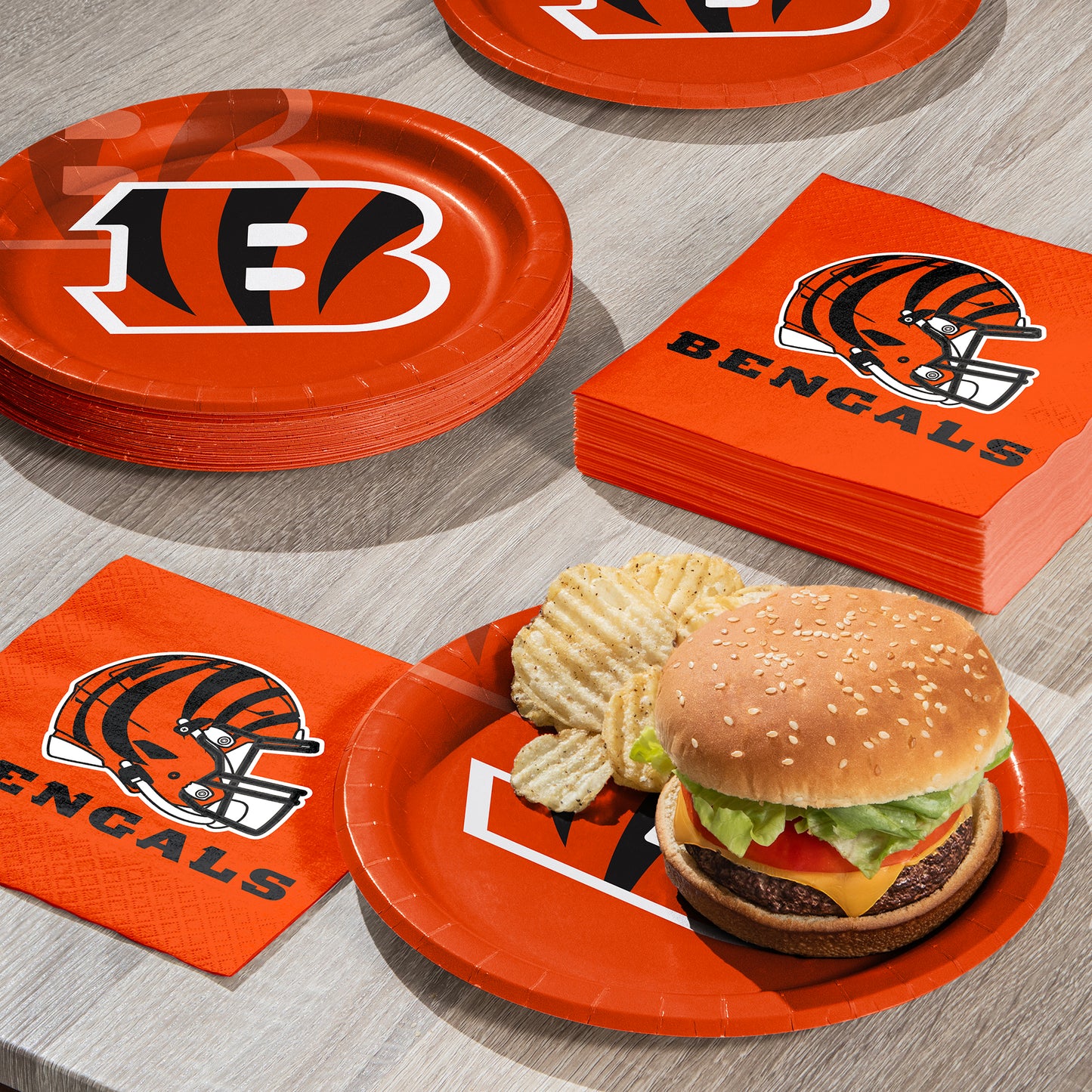 Cincinnati Bengals Dinner Plates 96 ct